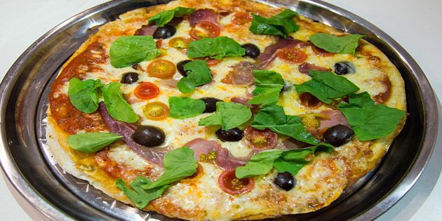 Receta Pizza de Panceta y Albahaca - LOCOS X LA PARRILLA